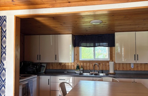 Borden-Carleton Cabaña | Angela’s Cottage by the sea- steps away from private beach!