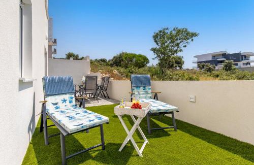 Kolan Apartamento | Angelika's white blue holiday home