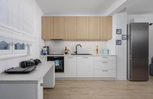 Kolan Apartamento | Angelika's white blue holiday home