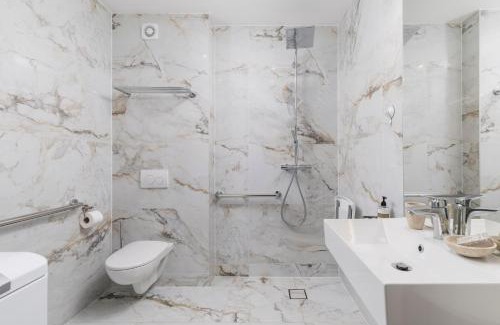 Kolan Apartamento | Angelika's white blue holiday home