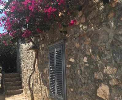 Hydra Casa | Angeliko's Vourgaris stone house