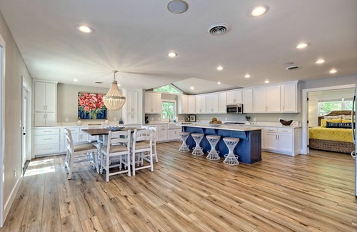 Hiawassee Casa | Angels Envy- - by Chatuge Home Concierge 6 bd 3.5 bath sleeps 14 lakefront, hot tub, game room