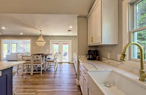 Hiawassee Casa | Angels Envy- - by Chatuge Home Concierge 6 bd 3.5 bath sleeps 14 lakefront, hot tub, game room