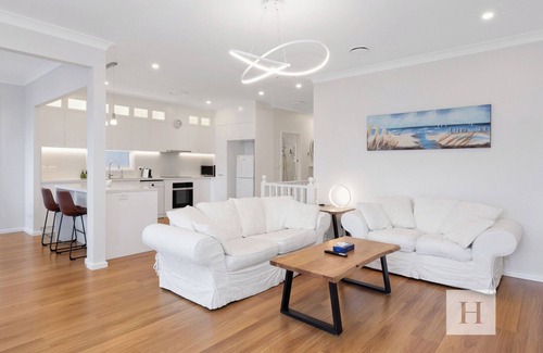Gwandalan Casa | Angels Little Haven - Reserve Waterfront