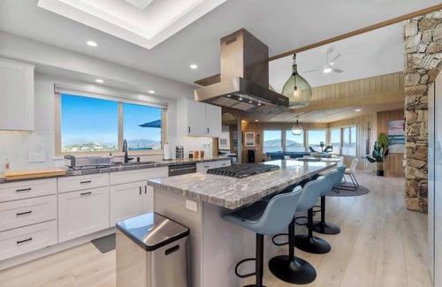 Mount Helix Casa | Angels Pt Estate, Pool, Arcade, 8 Beds, Ocean View