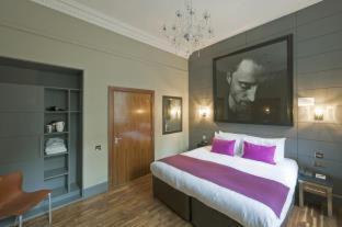 New Town Hotel | Angels Share Hotel