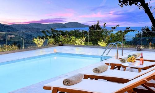 Argyroupoli Casa | Angenehmes Ferienhaus In Argiroupoli Mit Privatem Pool Und Bergblick