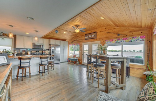 Belmond Cabaña | Angler's Cottage on Lake Cornelia: Pets Welcome!
