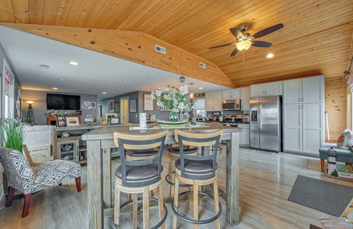Belmond Cabaña | Angler's Cottage on Lake Cornelia: Pets Welcome!