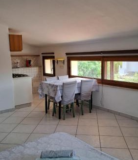 Carbonia Apartamento | Angolo di Natura - casa con giardino in Sardegna