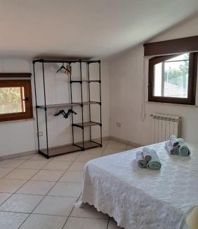 Carbonia Apartamento | Angolo di Natura - casa con giardino in Sardegna