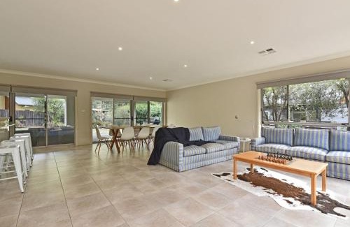 Pokolbin Casa | Angophora at The Vintage walk to Bimbadgen and Vintage Resort