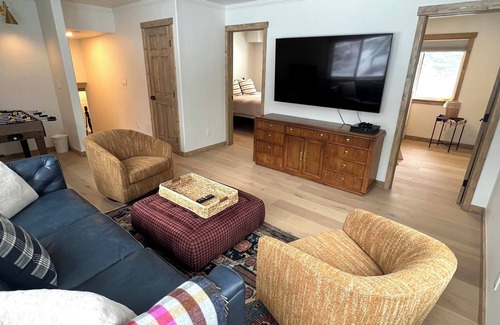 South Lake Tahoe Casa | Angora Highlands Updated Home, close to Fallen Leaf Lake, quiet location!