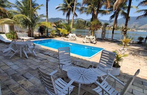 Caieira Casa | ANGRA CASA 6 SUITES PONTA DOS UBÁS - Mar Piscina Deck Churrasqueira Jogos