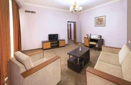 Kentron Hotel | Ani Central Inn