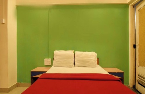 Mumbai Casa | Anil Guest House Santacruz East