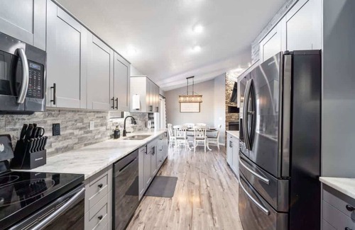 Ankeny Casa | Travel Haven - 6 Beds, 5 BR, 3 Bath, Near I-35