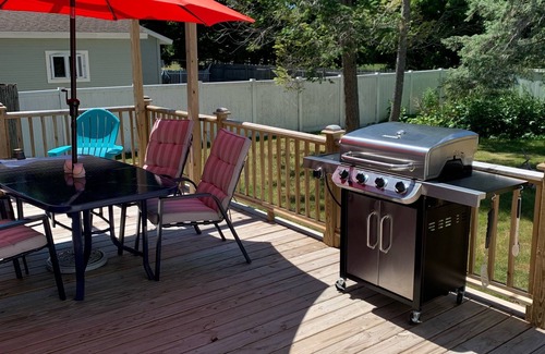 Harbor Springs Cabaña | Ann Street Cottage. 10 minute walk to downtown and beaches