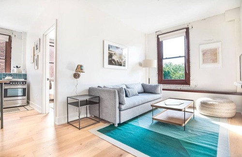 Yamacraw Village Apartamento | Annabelle 3B - Bright King Bedroom Near Nightlife