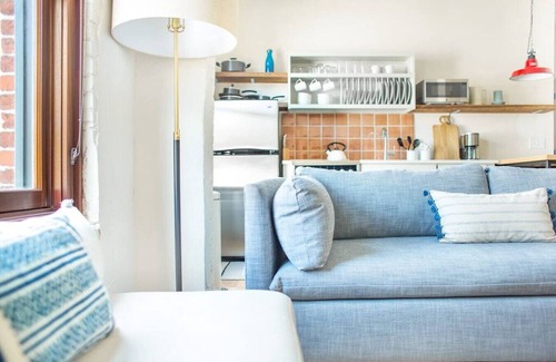 Yamacraw Village Condominio | Annabelle 3C - Roomy Hip 2BR in the Heart of Downtown Savannah