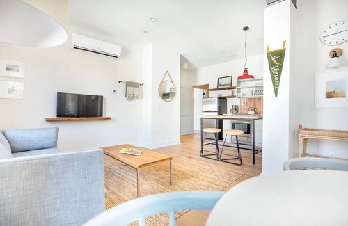 Yamacraw Village Condominio | Annabelle 3D - 2BR, Full Kitchen near City Market