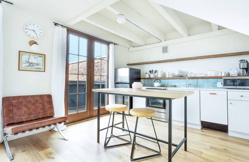Yamacraw Village Apartamento | Annabelle 4A - Top Floor Loft with Terrace in Historic Downtown