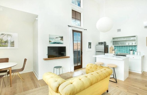 Yamacraw Village Apartamento | Annabelle 4C - Top Floor 2BR Historic District Loft with Terrace
