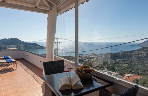Mirthios Apartamento | AnnaView Top Floor Suite No19 with amazing Seaview