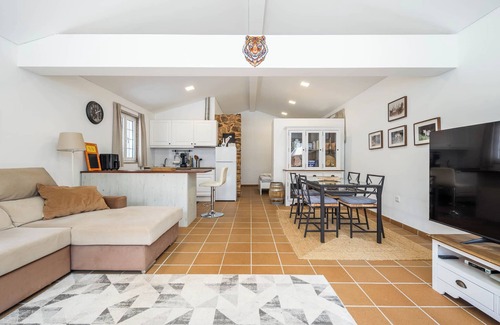 Molares Apartamento | Annexe en pleine Nature, a sure deconnexion. Swimming pool, jacuzzi and barbecue!