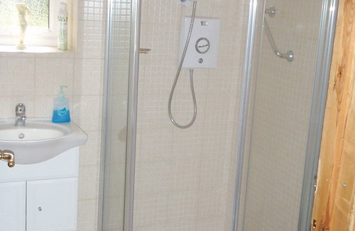 Slinfold Apartamento | Anexo con vistas al campo, bañera de hidromasaje, WiFi gratis y aparcamiento en la calle