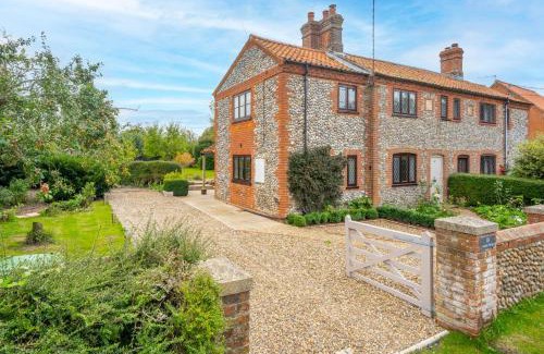 Sharrington Casa | Annie's Cottage - Big Skies Holiday Cottages