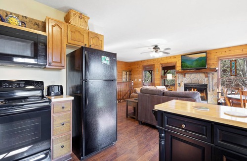 Gatlinburg Cabina | Annie's Smoky View by Jackson Mountain Homes
