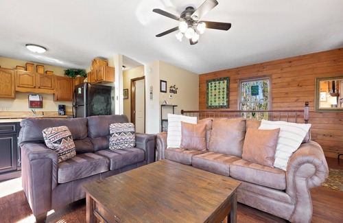 Gatlinburg Cabina | Annie's Smoky View by Jackson Mountain Homes