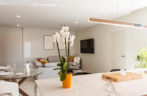 Anse Marcel Apartamento | Anse Marcel: Condo de luxe avec terrasse, piscine et AC - FR-1-734-66