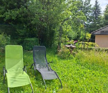 Gruenhain-Beierfeld Apartamento | ansimali 3 - Treffpunkt Dachgeschosswohnung, Ideal für Familien und Freunde, Gemeinsam wohnen, getrennt träumen, Zwei Schlafzimmer, ein Urlaub mit Spiel und Spaß