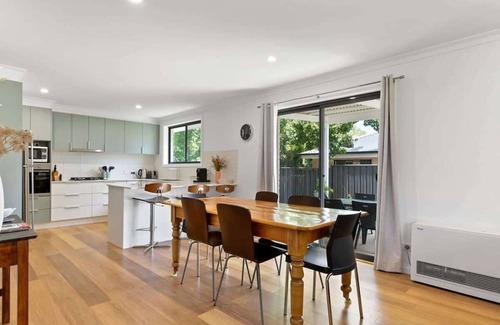 Bletchington Casa | Anson Abode - CBD Home, Modern Sophistication