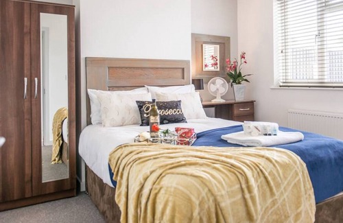 Wyken Casa | Ansty House Lovely 4-Bedroom House near city centre , Sleeps 7, Coventry - Inspire Homes