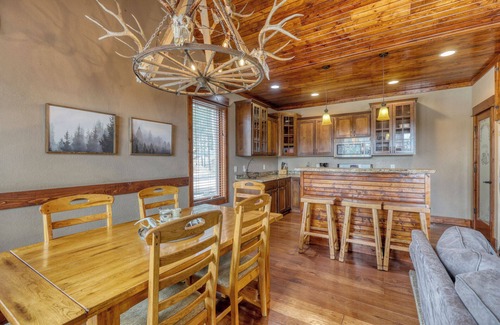 Lead Cabina | Antelope Acres | 5 Bed, 3 Bath