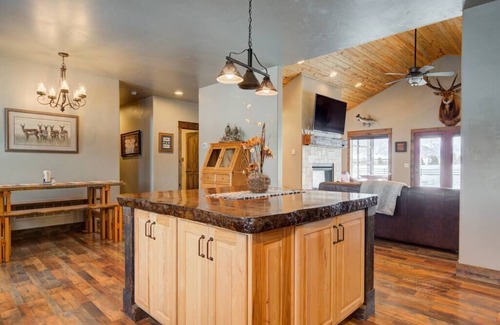 Ennis Casa | Antelope Crossing Home-Ennis, MT