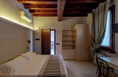 Mantua Cama Y Desayuno | Antico Residence , Mantegna Hotels