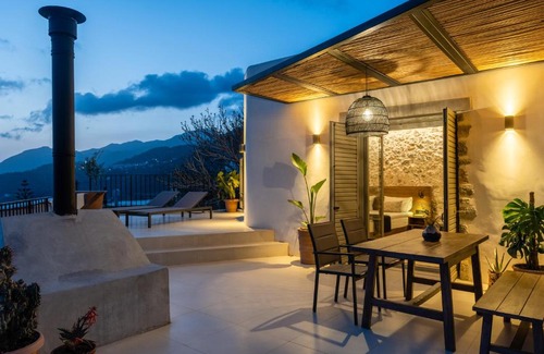 Mirthios Casa | Antigone's Stone House