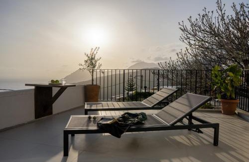 Mirthios Casa | Antigone's Stone House