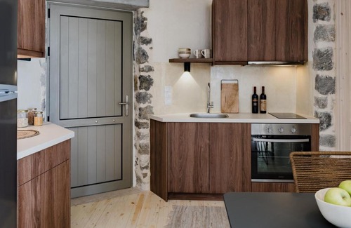 Mirthios Casa | Antigone's Stone House