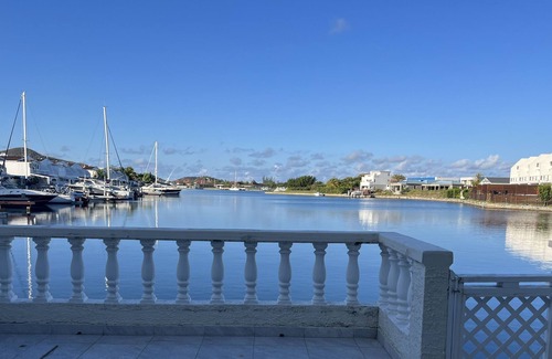 Jolly Harbour Condominio | Antiguan Villa w/Amazing Water View, 5 minutes to Beach