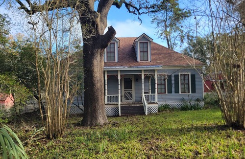 New Ulm Casa | Antique 2 story home on 160 Acres