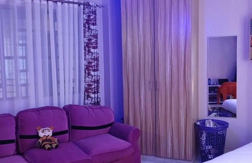 Kasarani Cama Y Desayuno | Antique Budget Studio