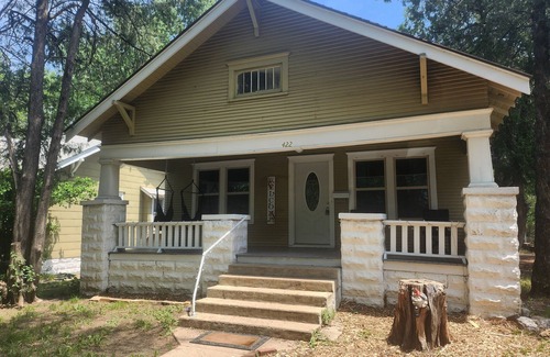 Wichita Casa | Antique Bungalow Close to Downtown wichita!