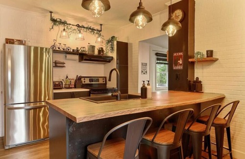 Quartier 5-4 Apartamento | Antique CAT 2 King Bed Hot Tub Free Parking