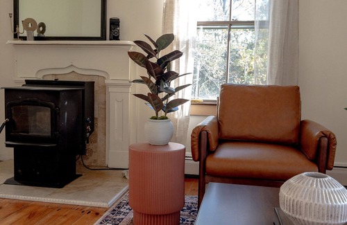 Hancock Otro | Antique Farmhouse| King Bed| 2bathrooms| 30 mins to Acadia Natl Park