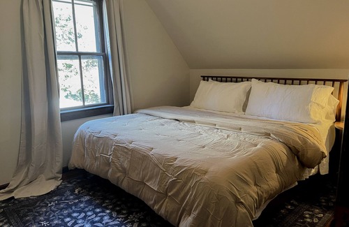 Hancock Otro | Antique Farmhouse| King Bed| 2bathrooms| 30 mins to Acadia Natl Park
